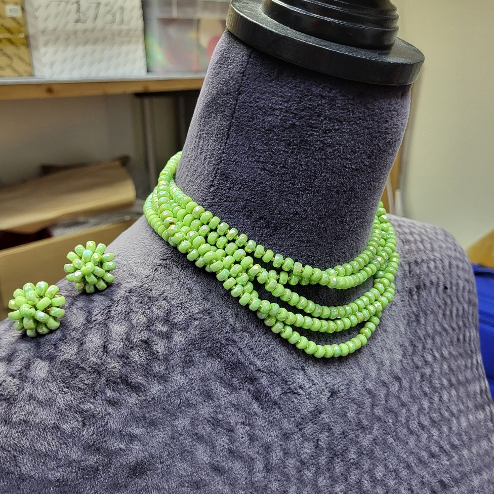 Green Vogue Choker Necklace